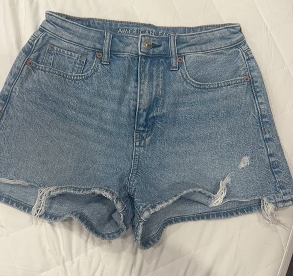 American Eagle High-Waisted Distressed Denim Shorts Size 2